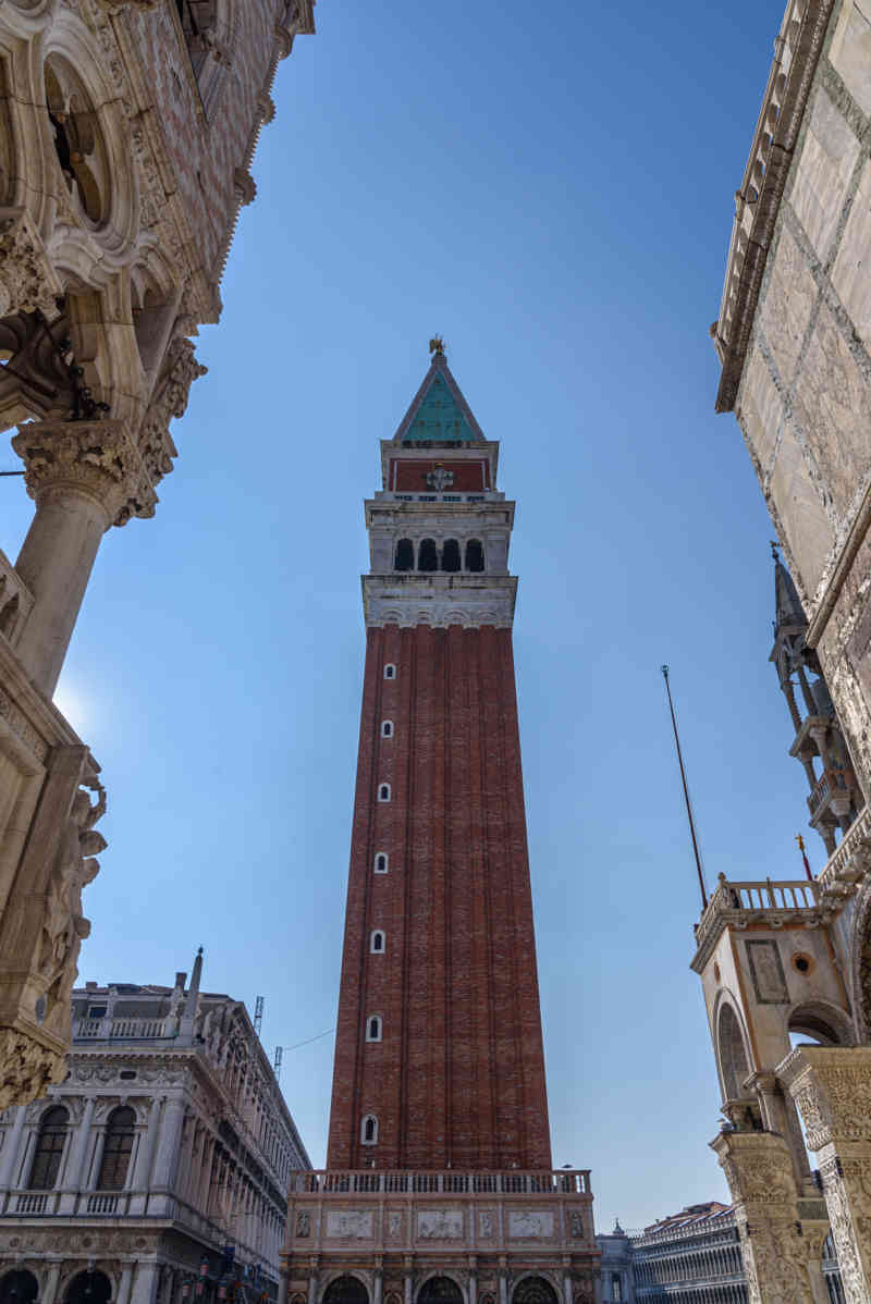 Italia - Venecia 034 - plaza de San Marcos - campanario de San Marcos.jpg
